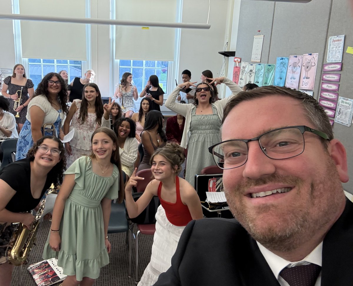 McelduffMichael's tweet photo. Behind the scenes selfie with our 7th and 8th grade musicians before they take the stage. Can’t wait for the program to start. @hffmcsd https://t.co/YrKWV1PZgN