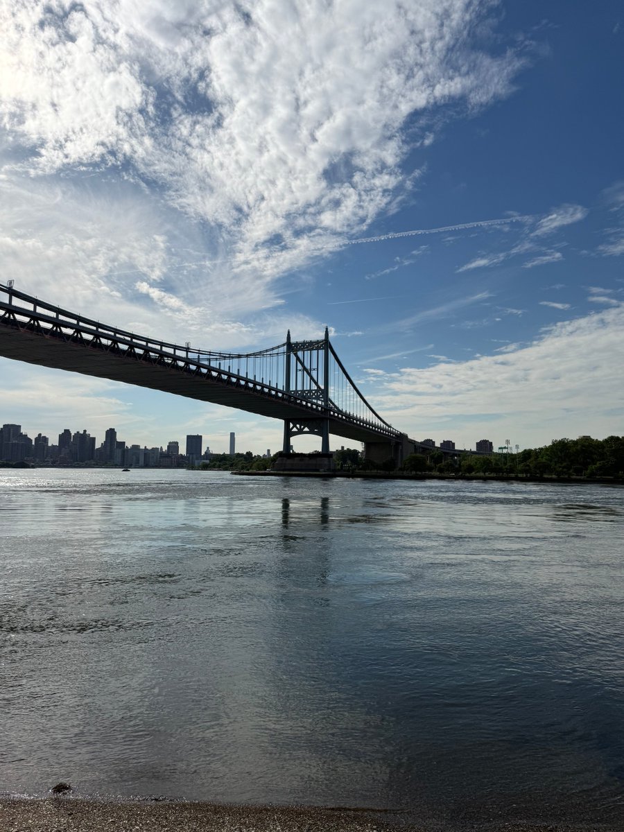 Andrew31488675's tweet photo. Today is a beautiful day outside here in Astoria Park. https://t.co/COF4mHFxfj