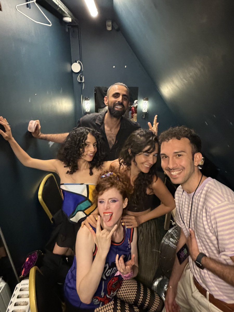 robynsvoice's tweet photo. Had the best time ever at @Kiesza’s show in Paris tonight ⚡️ https://t.co/xlCuKLGPTt