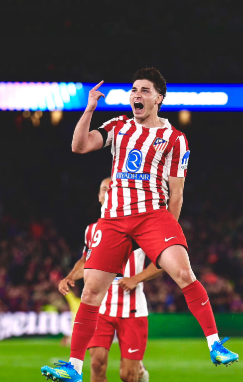 NO1Arsenal_Xtra's tweet photo. 🚨BREAKING: Arsenal has shown GREAT "𝐈𝐍𝐓𝐄𝐑𝐄𝐒𝐓" in ACQUIRING The STRIKER Julian Alvarez to help score more goals and strengthen Arsenal's ATTACK for next Season.

Sources Inside the Club say He would help CONVERT 𝐌𝐎𝐑𝐄 CHANCES Than Victor Gyokeres. https://t.co/ZJv5Nn6frK