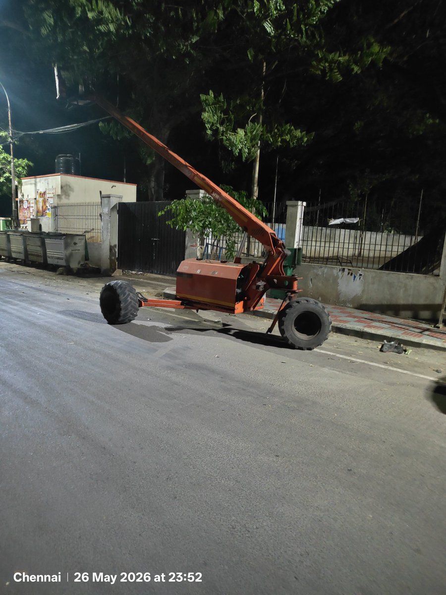 TennysonStephe6's tweet photo. Dear @chennaicorp @sameerangs There's no end to parking of your vehicles on Central School Road, Gill Nagar, Choolaimedu, Chennai, ward 109. They respond so audaciously if we ask why you park here. There's no registration number and most of the time these vehicles are parked for days. Who's authorised you to freely park wherever you wish? You can see half the road being occupied. Please instruct your officials to forthwith remove this vehicle and also not to park your vehicles in designated spots. Don't use roads as your parking lot. @CMOTamilnadu #TVKVijay‌HQ #TVKVijay