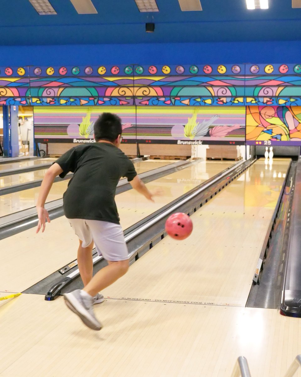 pacificautism's tweet photo. Bowling day fun 🎳

Some of our JET (Jobs, Education &amp; Training) participants spent the day at the bowling alley enjoying friendly competition, lots of laughs, and a few strikes along the way! https://t.co/OSxwRaI5gW