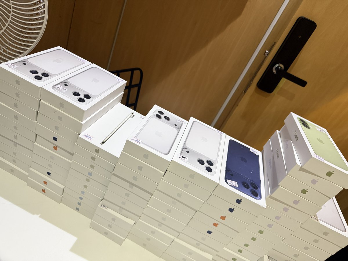 dabz_global's tweet photo. New in‼️Eid offer ‼️Brand new || non-active 17 series  🇺🇸 🇯🇵. Dm for other models‼️Physical+Esim available 

17e 256gb - N840,000
17 256gb - N1,080,000
Air 256gb - N1,280,000
17 pro 256gb - N1,600,000
17 pro 512gb - N1,950,000
17 pro max 256gb - N1,750,000
17 pro max 512gb - N2,100,000
17 pro max 1TB - N2,400,000

Offer valid while stock lasts!!

Dabz Global; Suite C3 New Banex(beside banex micro finance bank ||opposite Broadway BW restaurant)Wuse II, Abuja. call 08076709313/09078333831/ 08144343028 or whatsapp 08144343028 

Nationwide Delivery 🚚📦