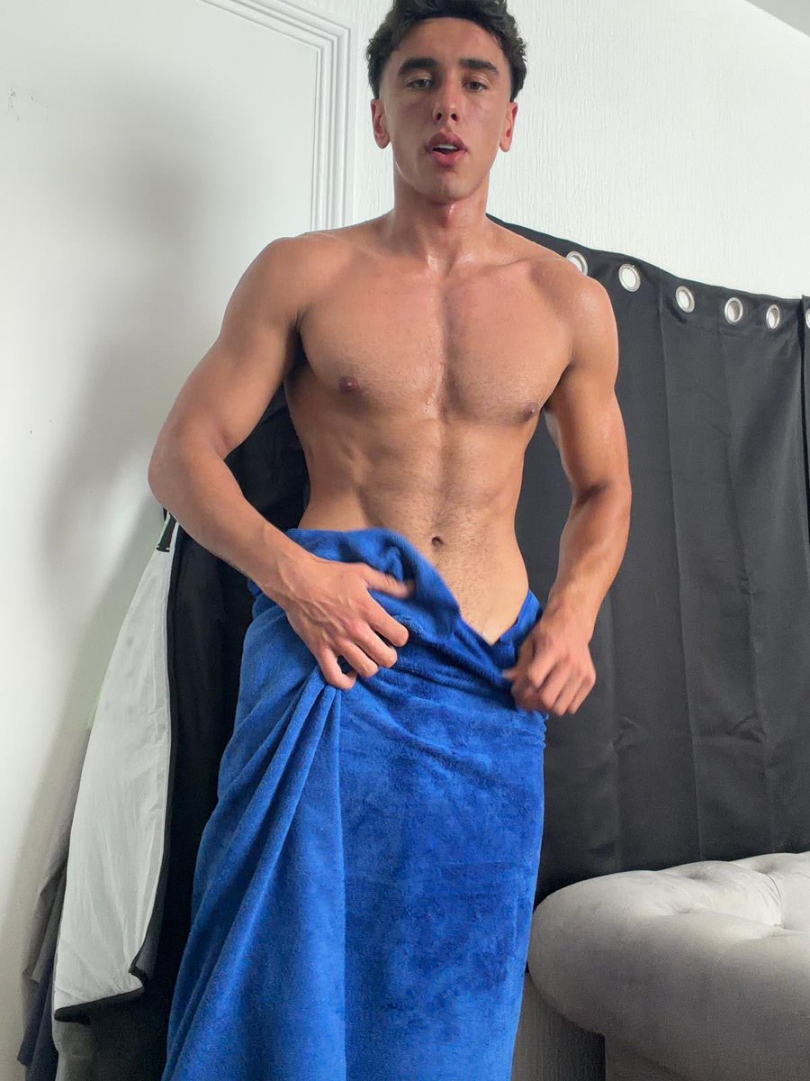 mrsixpack69's tweet photo. Should I drop the towel? https://t.co/1DUv4XVMw8