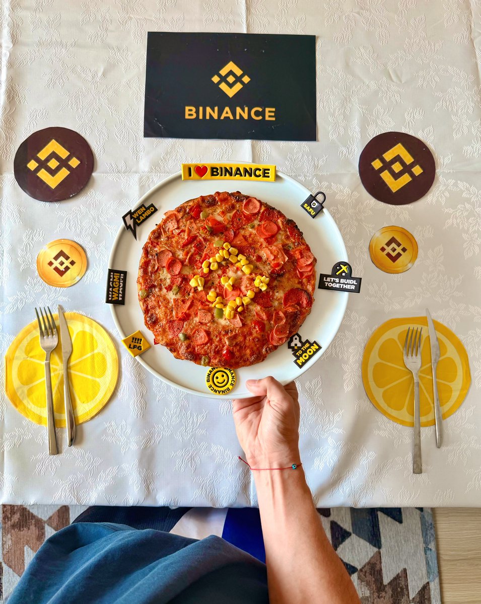 Sandicci's tweet photo. @Binance_intern In crypto,we don’t just share charts..we share pizza, ideas,dreams and the future.🍕💛
Built my Binance Pizza Day table with every detail inspired by the community culture. The best pizza tastes even better when shared with the people building the future together.🚀 #BinancePizza https://t.co/q9mcmWC8lA