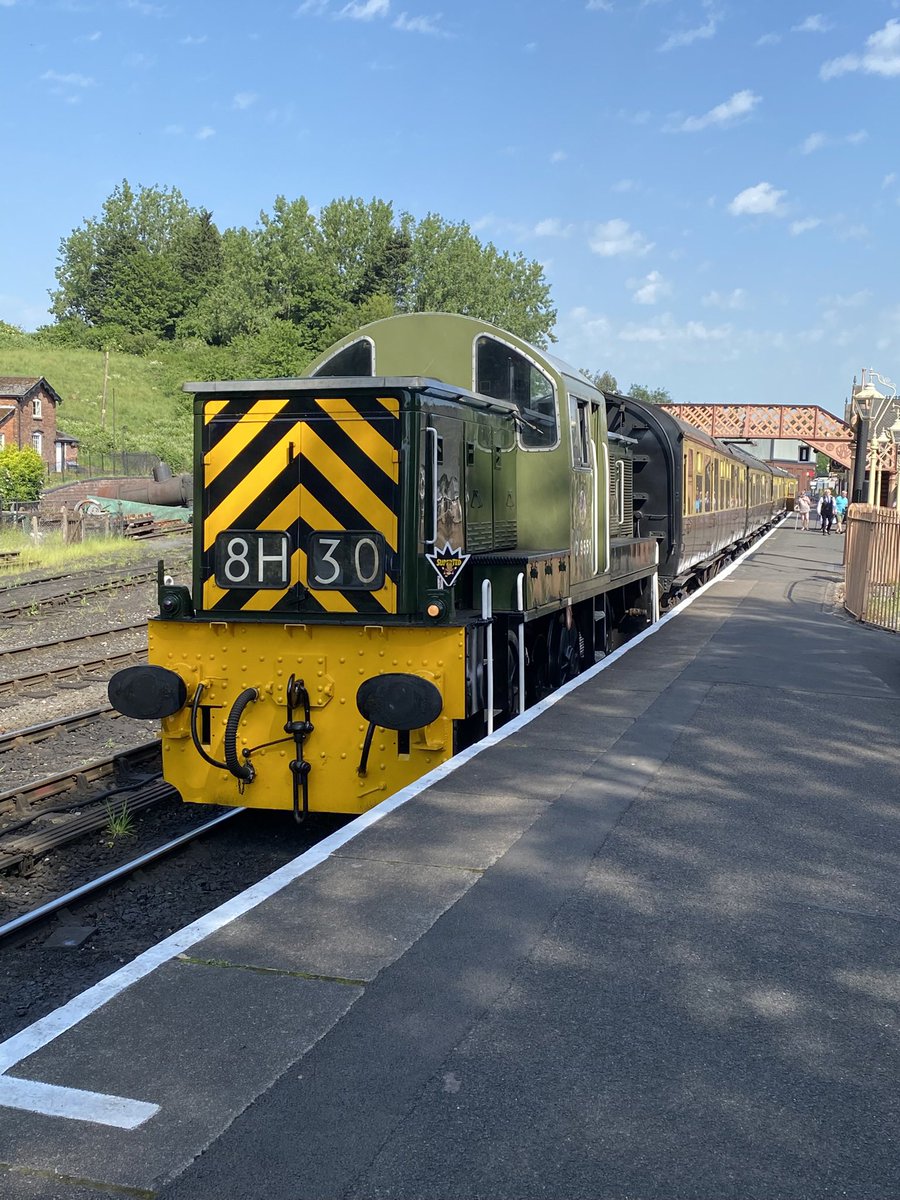 CrecyRail's tweet photo. Class 14 D9551 on a Great Western set forming thé 10 45am ex Bridgnorth today. @svrofficialsite https://t.co/imeGsrjL7A