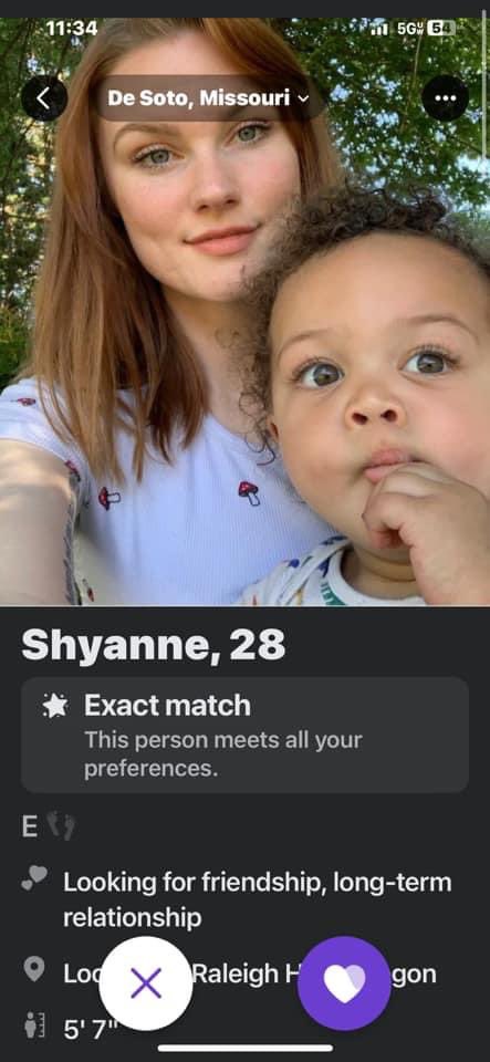 watpwr's tweet photo. @TruthNukeMediaX I can’t think of a worse marketing strategy than posting a picture of your mistake in your dating profile as if some unlucky #MudCuck #Americuck is desperate enough to begrudgingly throw his hat in the ring and adopt her little #Jamalian and put up with her horrible decisions.😆 https://t.co/cDhQzKWHj3
