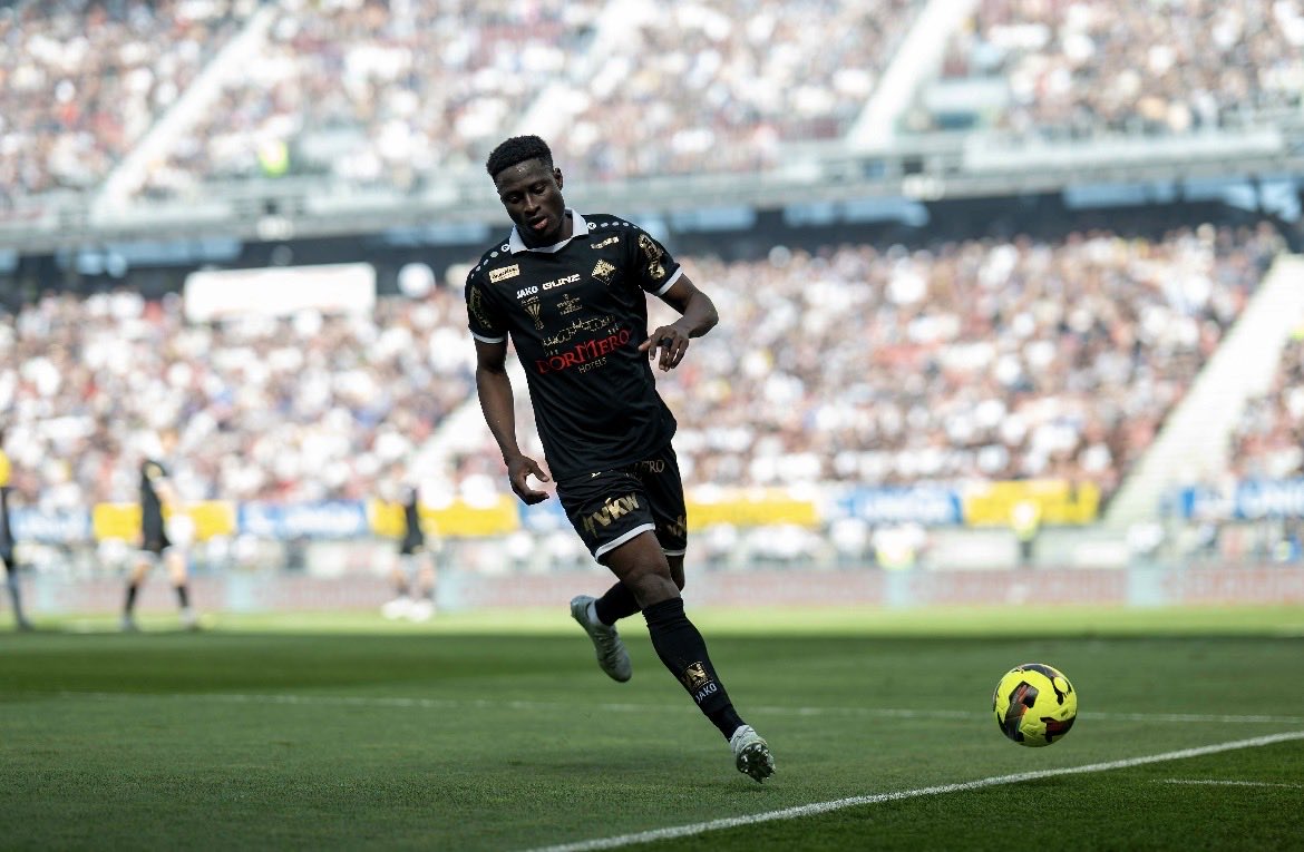 Transferic_Sky's tweet photo. ℹ️ Sky-Info: SK Sturm mit Interesse an Linksverteidiger Mohamed #Ouédraogo (23) vom SCR Altach. Erste Gespräche haben stattgefunden. Vertrag bis 2027 bei #SCRA. Ausstiegsklausel bei € 1,5 Mio. 29 Spiele unter Fabio #Ingolitsch bei Altach @SkySportAustria #TUAustria https://t.co/89QNhslrNs