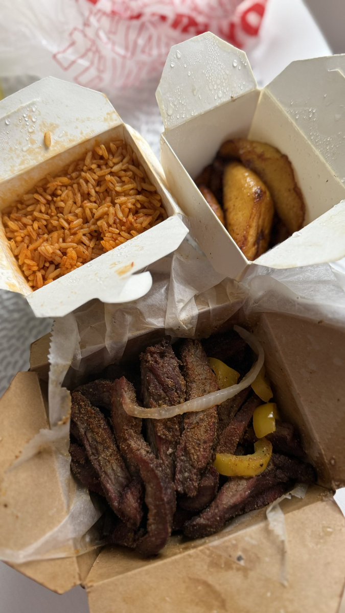 zubaidah_x's tweet photo. My time to be that diaspora who makes a post asking people not to come to the country because jollof is expensive🙂‍↔️🤏🏾

(My chest did tighten a little, this was $41 and I have a jollof spend ceiling but minus the plantain which was too soft for me, it was really nice) https://t.co/Zz2UjRMoIn