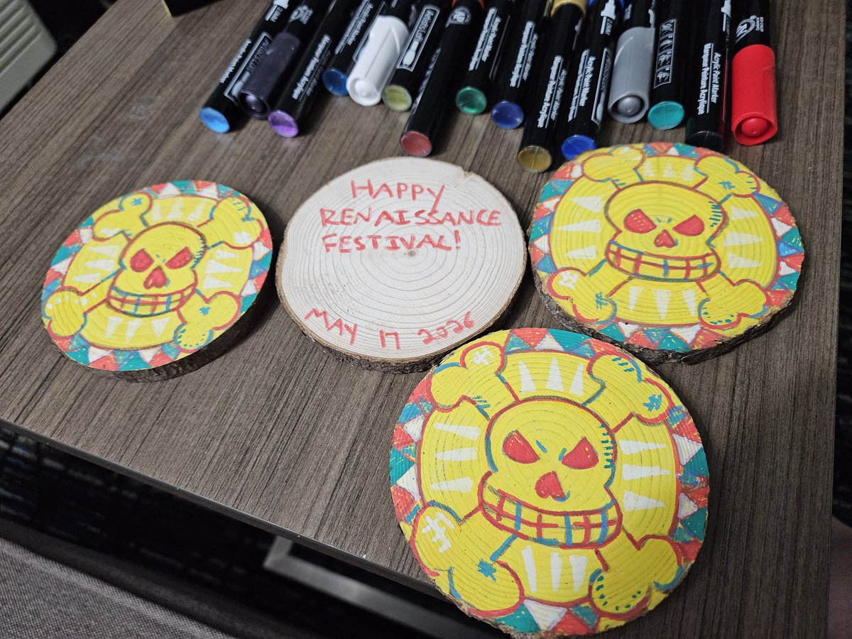 CasuallyCherie's tweet photo. The trinkets i handed out at renfen c: https://t.co/8YHs1wtXrR