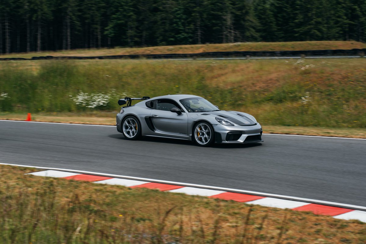 Coffebla_ck's tweet photo. Shot my first full on track day 🫡🤙 
(Previously only ever shot drifting and auto-x) https://t.co/5qywgZvfnz