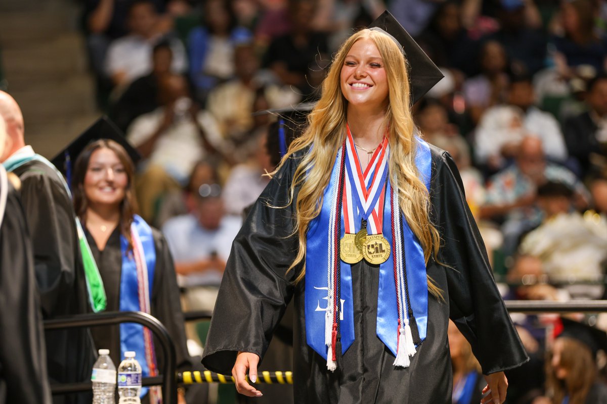 NorthwestISD's tweet photo. Way to go, Bobcats! Congratulations to the @ByronNelsonHigh Class of 2026! 🎓🎉

📸More graduation photos: https://t.co/tCMxk2GLud https://t.co/TdQPyB0kJd
