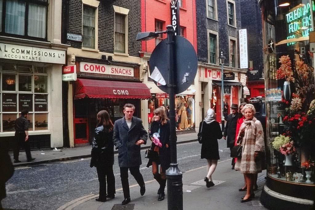 FlipLondonTours's tweet photo. Carnaby Street, 1960s. A bookies and a florists, leftovers from its more ordinary past. https://t.co/VLBzHTRl2s