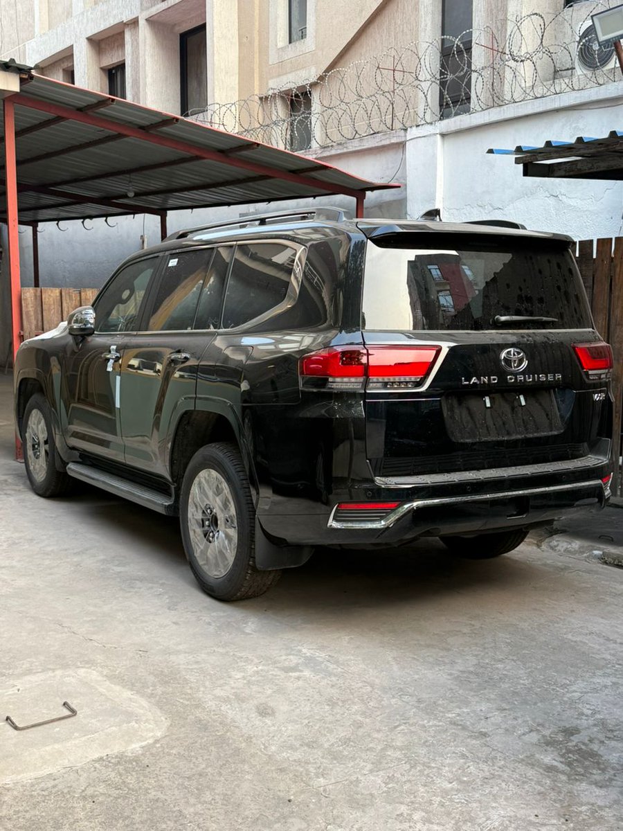 car_consulting's tweet photo. Toyota Land Cruiser VXR twin turbo 
Prix : 145.000 $
Whatsapp/Appel 0900042670
Année de fabrication : 2025 Authentique 70th Anniversary ; Boîte de vitesse Automatique Steptronique; Moteur Essence 6 cylindres 3.5 Twin Turbo; Démarrage bouton; Sièges en cuir électriques 7 places; Toit Ouvrant; Kilométrage : 00 km;
Caméra de recule (360°); Coffre électrique ; Full parking sensors; 3 Ecrans Android; Phares Led;

Suivre la chaîne CAR CONSULTING sur WhatsApp  : https://t.co/pIXw28zrlu