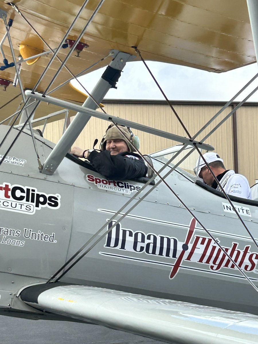 TexasVLB's tweet photo. Four Veterans from the Floresville Texas State Veterans Home took part in a special Memorial Day @Dreamflight. Our Veterans soared about 1,000 ft in the air in an open-cockpit airplane as a tribute to their service to our nation. We are honored to care for our Veterans every day. https://t.co/zuUTehfuXN