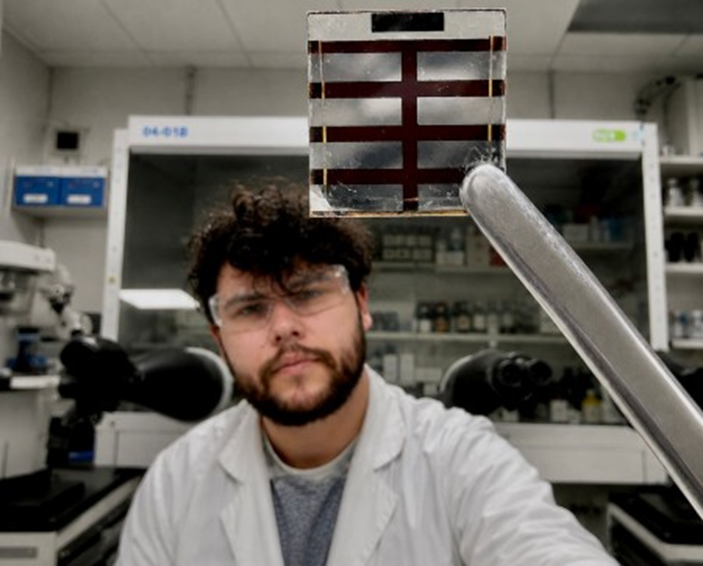 abcdusp's tweet photo. Estratégia inovadora otimiza desempenho e durabilidade de células solares
Equipe do Centro de Inovação em Novas Energias trabalha para aprimorar as propriedades de materiais à base de perovskita [...]. Saiba mais: https://t.co/e1HST6Axfu

@abcdusp @AgenciaFAPESP https://t.co/StbulHkI8u