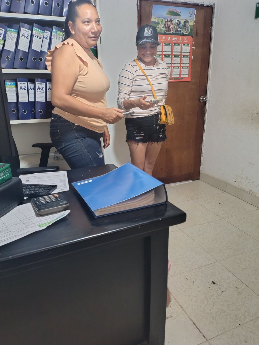 PasionBecerril's tweet photo. Continuamos explicándole al productor que al recibir el mensaje de WhatsApp relacionado con la programación le de aceptar programación 
#Derribandomitos 
#Fedegan62años 
#Orgullosamenteganaderos 
#Construyendoganaderia https://t.co/vdEOIOZMQk