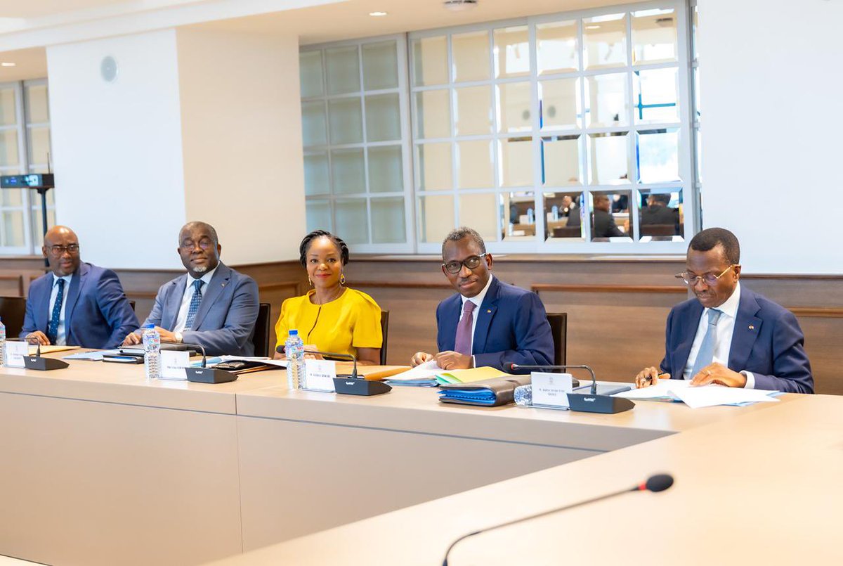 FEGnassingbe's tweet photo. J’ai présidé ce jour le Conseil des ministres consacré à l’examen de plusieurs projets de décret relatifs au renforcement de la gouvernance publique, de la sécurité nationale et de la modernisation de nos institutions.

Les travaux ont notamment porté sur l’École Polytechnique de Lomé, sur des textes relatifs à la chefferie traditionnelle et à l’exemption de visa d’entrée au #Togo au profit des ressortissants des États africains.

À travers ces réformes, le gouvernement poursuit avec détermination ses efforts en faveur de l’intégration africaine, du renforcement de nos institutions et du développement durable de notre pays.