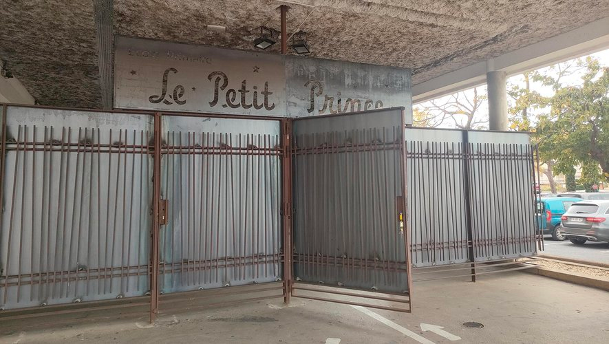 AdrienChd's tweet photo. L'occultation des cours d'école par « norme PPMS anti-intrusion », une autre forme de disparition des enfants de l'espace public https://t.co/lblaX4Hg0r