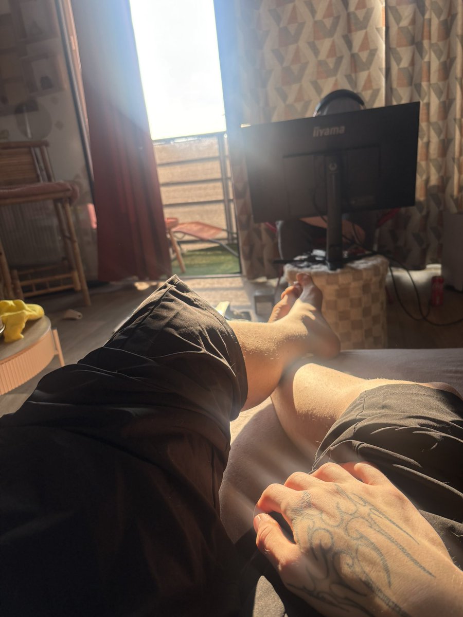 Lucasvldd's tweet photo. DM ouverts pour ceux qui veulent servir.💸 

 #soumis #mln #moneyslave #domi #domination #pigeon #chien #maitre #findom #cashmaster #master #pied #fetichistes https://t.co/b4lomPWUzt