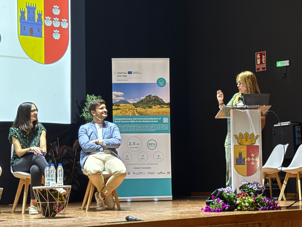 Ayto_Zarra's tweet photo. 🗣 En la 1a mesa participaron alcaldes y alcaldesas de @AytoBicorp, #Fageca #Montanejos #VillargordodelCabriel #Zarra, que han reivindicado más ayudas y sensibilidad de las administraciones supramunicipales para combatir la despoblación y generar oportunidades en el mundo rural https://t.co/JwJeLxJlEA