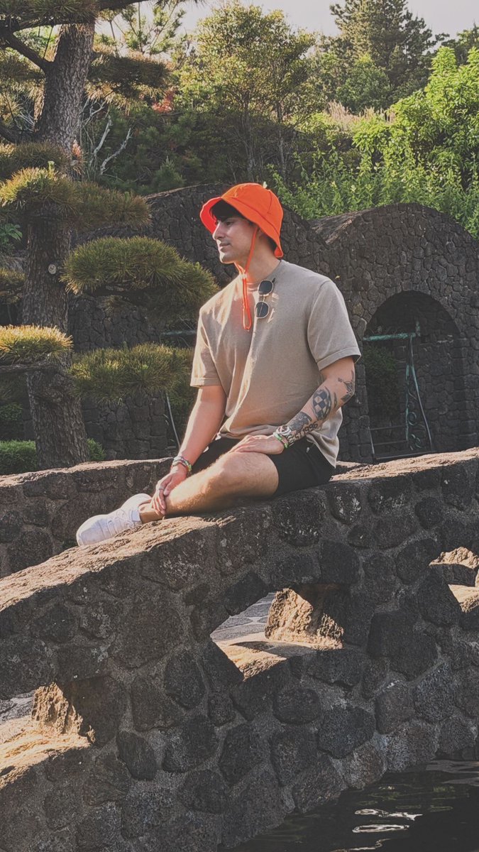 Andrewvazz's tweet photo. Just me and my orange hat 🍊 https://t.co/AXE7diKwhZ