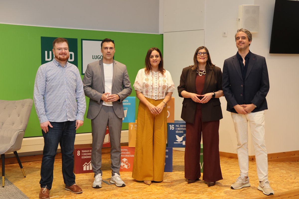 depulugo's tweet photo. 🤖 A Presidenta da @depulugo sitúa o novo Grao en Intelixencia Artificial da @UNEDLugo como “un paso estratéxico para o futuro da provincia”.

🙌🏻 Carmela López foi recibida pola Directora do centro nunha visita institucional ao centro universitario.

👉🏻 https://t.co/nmYg2TIinG https://t.co/8ESxNXYCeg