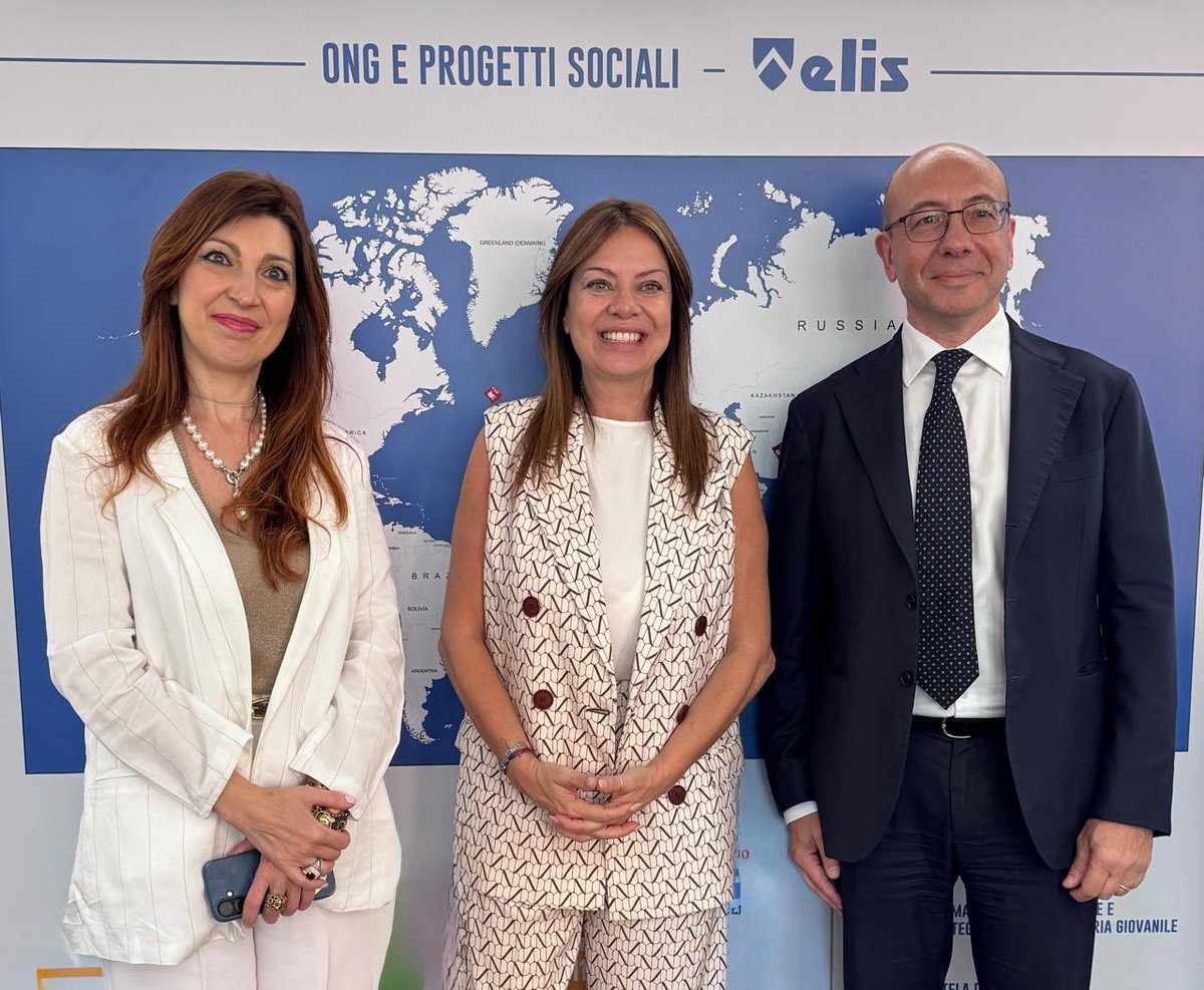 MinCapHum_Ar's tweet photo. En su viaje oficial a la ciudad de Roma, la ministra Sandra Pettovello visitó el Centro Nazionale di Orientamento - ELIS, un polo educativo impulsado por el Papa Juan XXIII, destinado a promover el crecimiento y la inclusión social de los jóvenes a través del estudio y el trabajo, fomentando el diálogo entre escuelas y empresas a partir de talleres y encuentros.

@JMilei