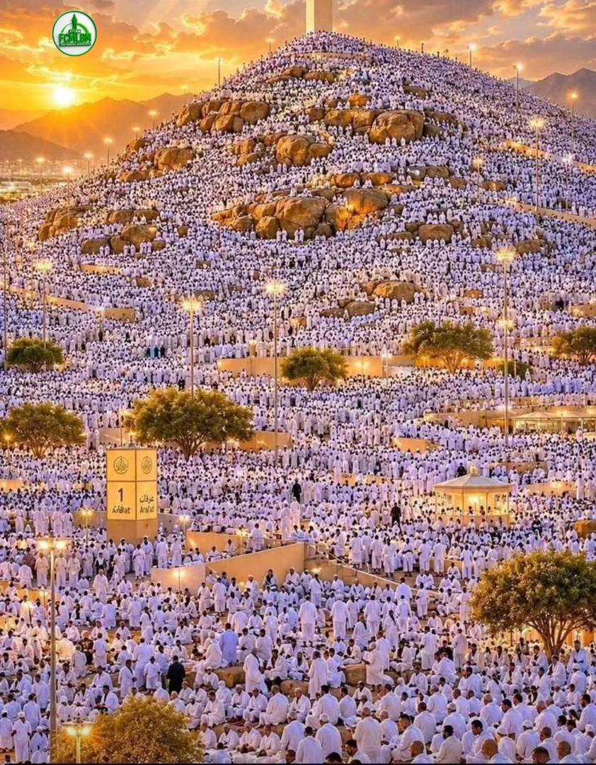 JappoSocialSn's tweet photo. لا إله إلا الله وحده لا شريك له له الملك وله الحمد
يحيي و يميت وهو على كل شيء قدير https://t.co/rj8tbd3sR6