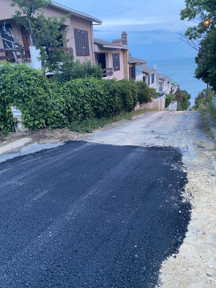 kinkobays's tweet photo. @balcioglubora @SilivriBel Sayın başkanım araptepe de bir tek bizim sokağımız asfalt yapılmadı. Ekipleriniz köşeye kadar gelip gittiler. Acil yardım talep ediyoruz. 3371 sokak. https://t.co/SU7d9SUVjV