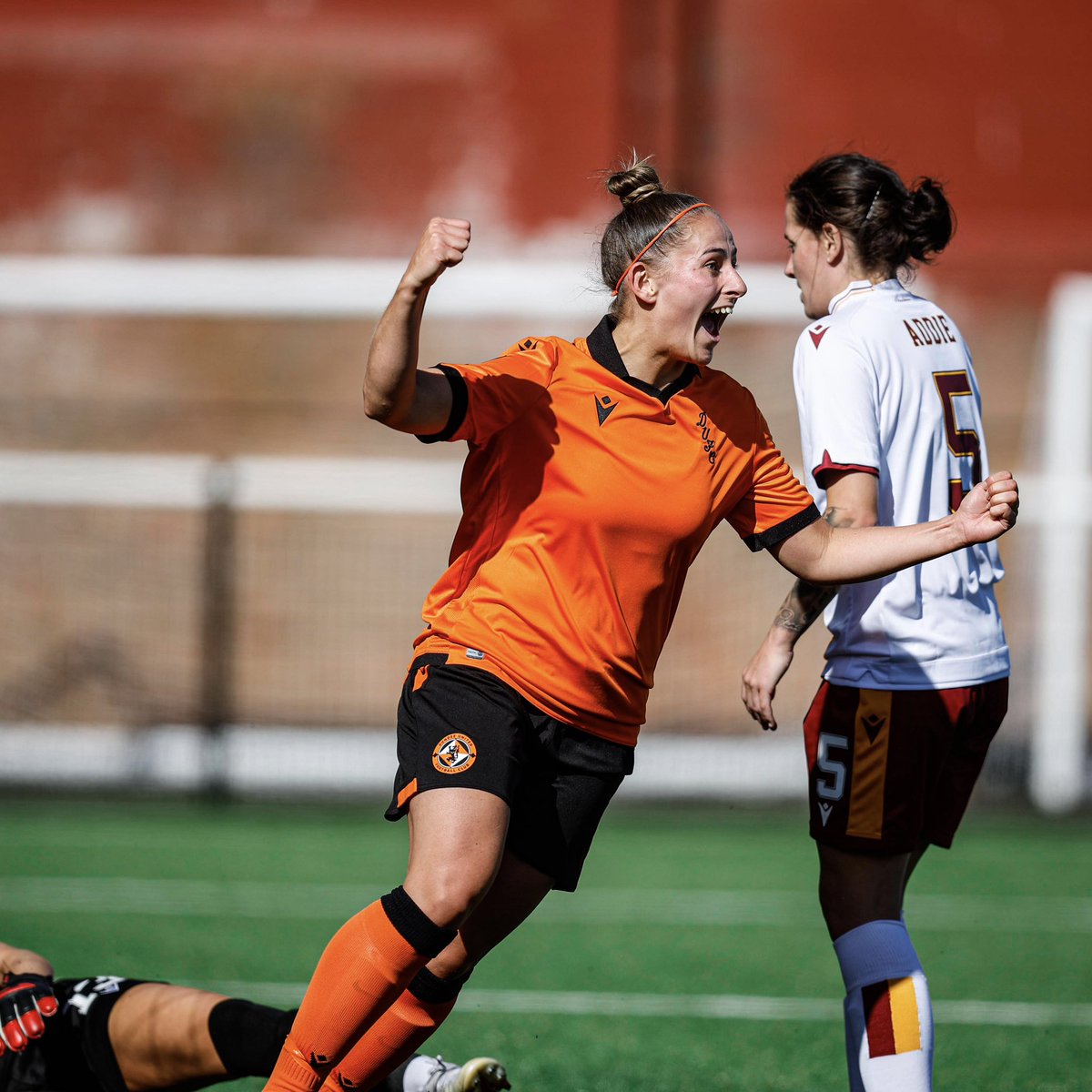 DundeeUnitedFCW's tweet photo. One of the finest to ever wear the tangerine shirt 🧡 https://t.co/Ra8GdtxQie