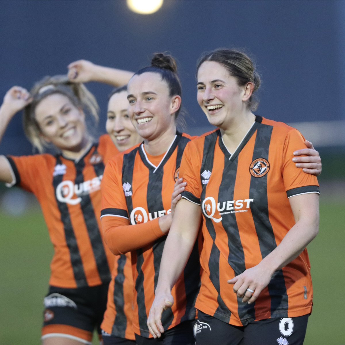 DundeeUnitedFCW's tweet photo. One of the finest to ever wear the tangerine shirt 🧡 https://t.co/Ra8GdtxQie