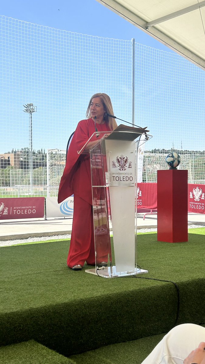FACDEPORTEUCLM's tweet photo. Inauguración del Campo de Fútbol Carlos III

Gracias a todos los que han hecho posible que comience una nueva andadura de este espacio deportivo @uclm_es @ToledoAyto @gobjccm @life_t4c
En especial a nuestra catedrática @GallardoLeonor del @GrupoIgoid https://t.co/uWKMafN86S