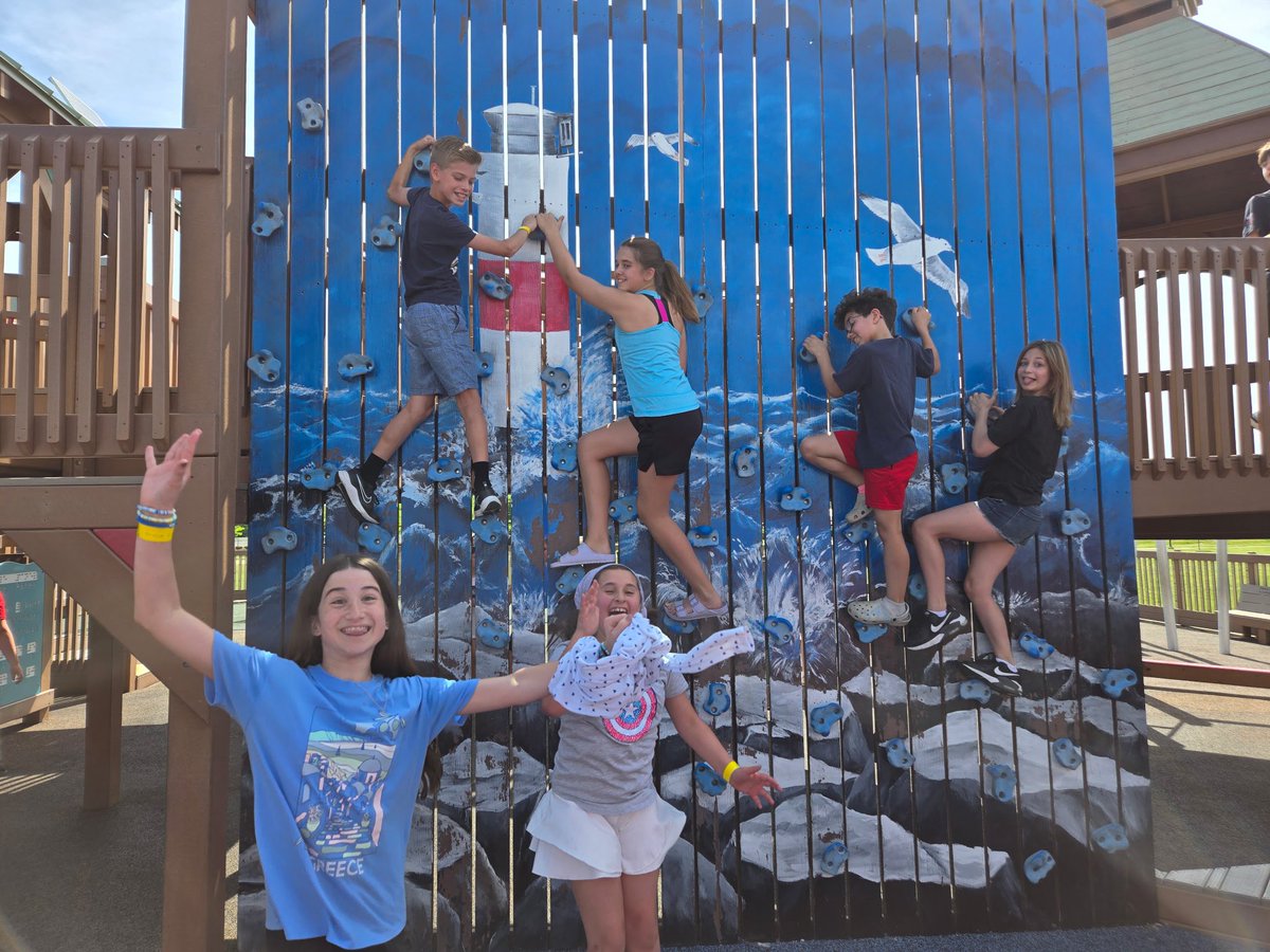 technologyjenp's tweet photo. Fun day for 5th and 6th graders #wcsflight https://t.co/s4aQ6ioKsV