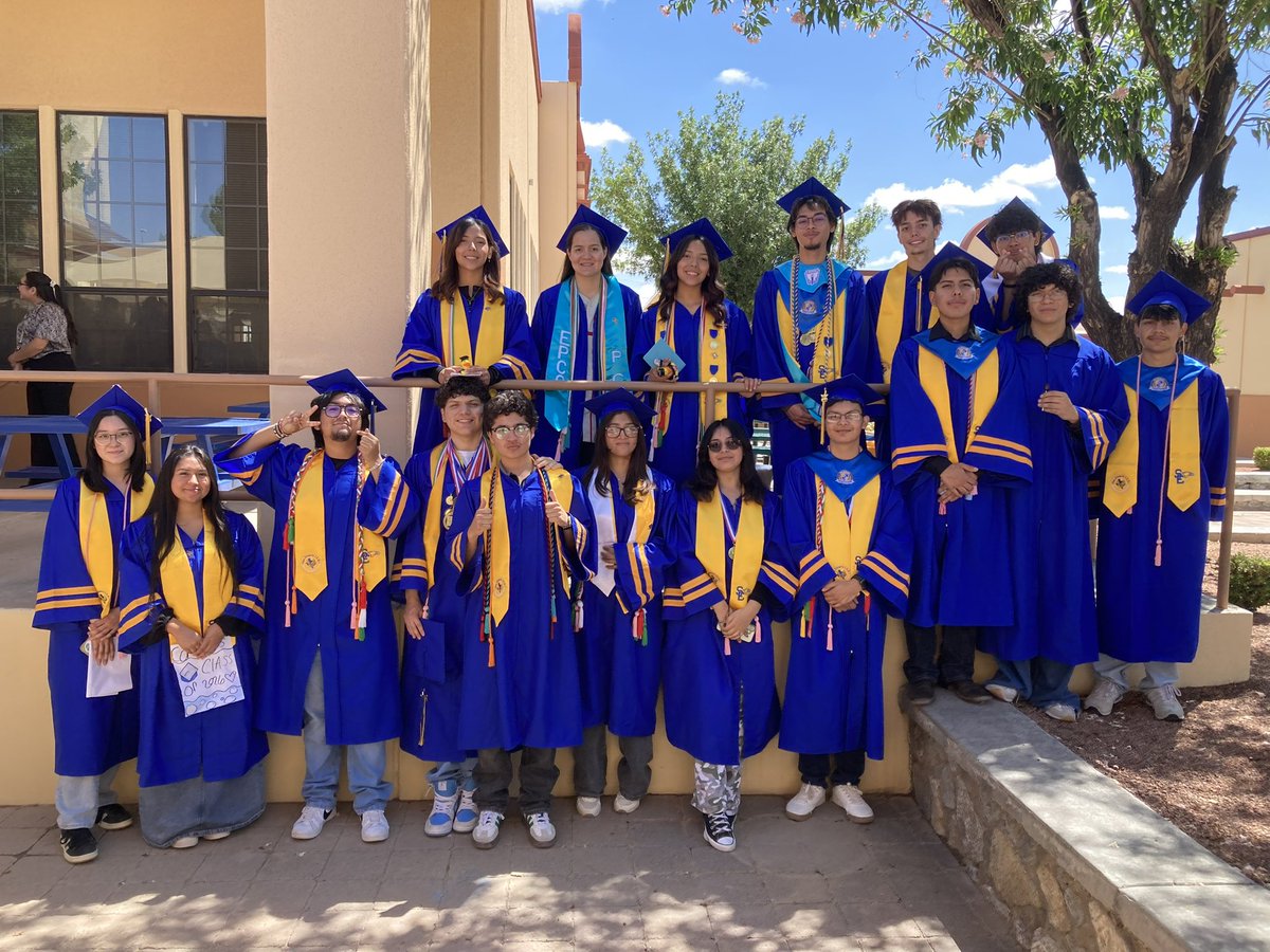 SEHSEAGLEBAND's tweet photo. It was Senior Walk Day!!  Mr. Perez, Ms. Montaño and Mr. Padilla got to say goodbye to the kids in their campus hallways one last time. Congratulations class of 2026! 💙💛 #SanEliMusic #SEHSTheBest https://t.co/4vw274STEb