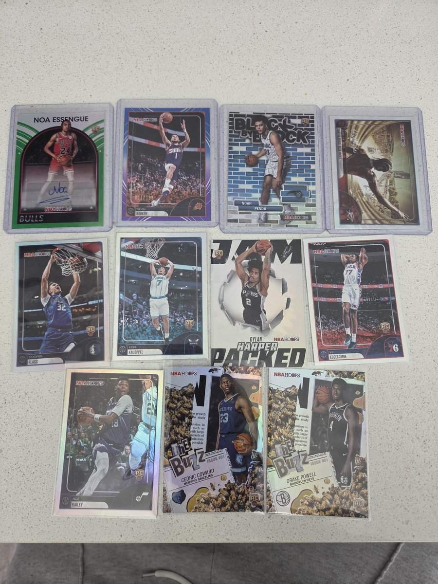 OfficialJspades's tweet photo. First time ordering Hoops... got 5 boxes  and here's the highlights 🤷🏾‍♂️
@CardPurchaser https://t.co/cARXz5qPV6