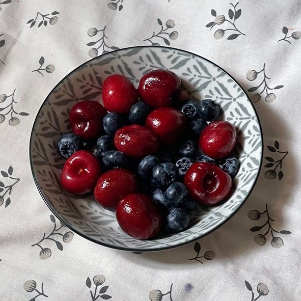 limbicangel's tweet photo. ♯┆food poll - blueberry vs cherry edition ˙★ ̟  

🏷️ #edtwt #mealspo #foodpoll  #ricecaketwt #shedtwt #thisorthat #interactive #interactivethread https://t.co/7SXXPXk11R