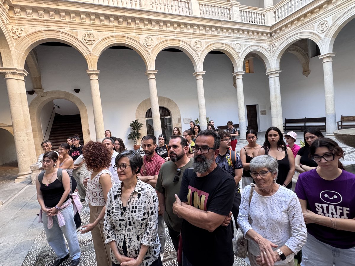 CanalUGR's tweet photo. 📸 Esta tarde se ha inaugurado oficialmente la exposición ‘Ecosistema para hálibuts’

🔗 Noticia completa, vídeo y galería de fotos: https://t.co/z45TCq3kA3 https://t.co/h1wO2ESWtL