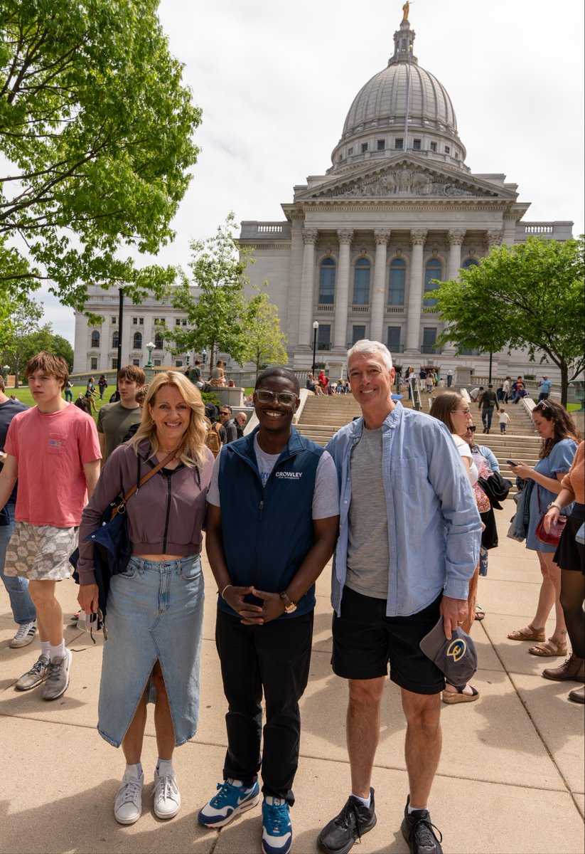 DavidCCrowley's tweet photo. You can’t beat a Wisconsin summer. Whether it’s a Saturday at the Farmer’s Market connecting with friends and neighbors or enjoying the outdoors in one of our beautiful parks, I hope everyone can make the most of the warm weather this week. https://t.co/p4oVKNAq8g