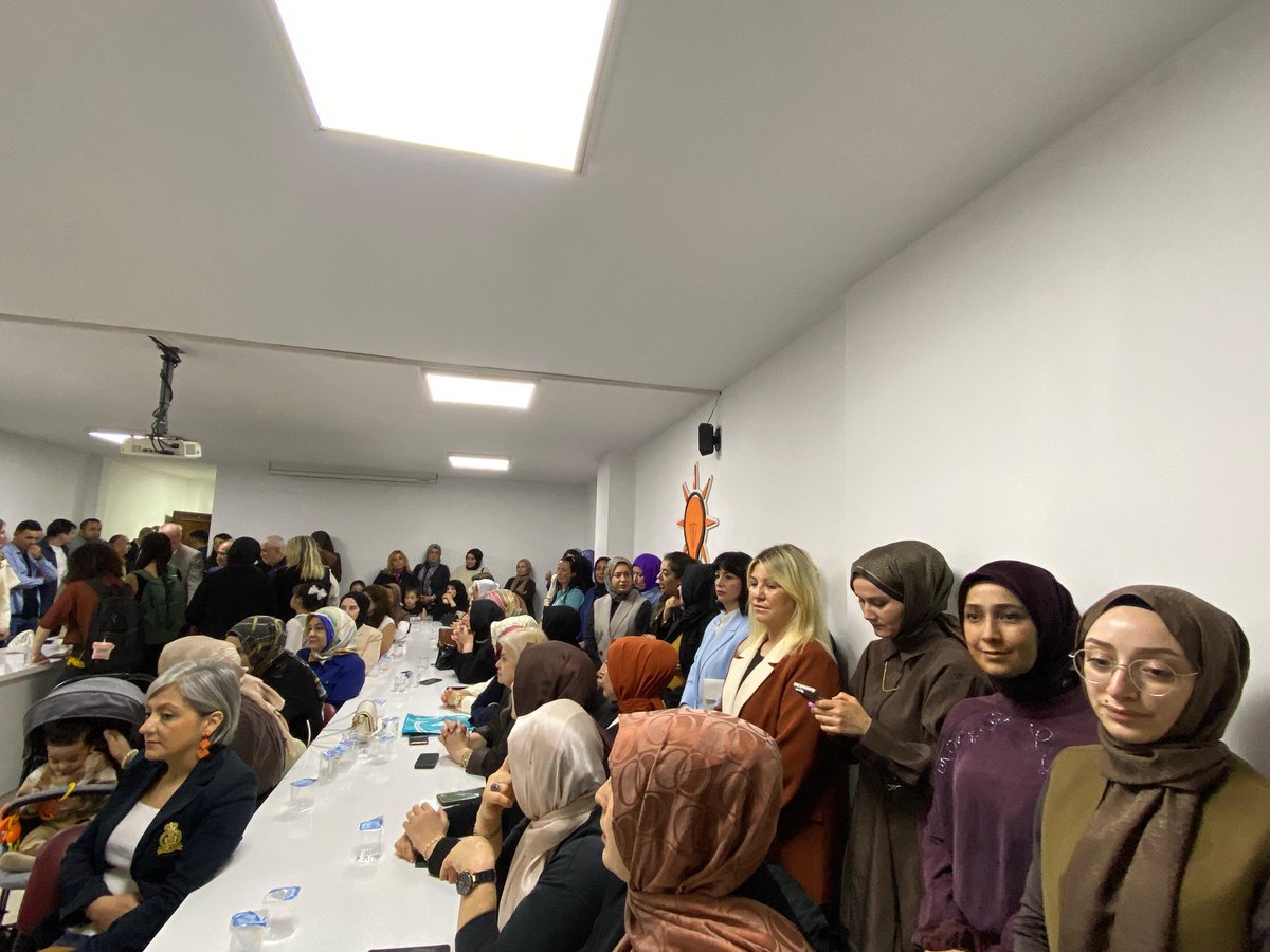 akkadinizmit41's tweet photo. 📍 Geleneksel İlçe Teşkilat Bayramlaşmamız

Birlik ve beraberliğimizin en güzel örneklerinden biri olan Geleneksel İlçe Teşkilat Bayramlaşmamızda teşkilat mensuplarımızla bir araya geldik.

#MilliAileHaftası 

@tugbaisikercan 
@yyaseminozdemir https://t.co/t6O8DNfOI8