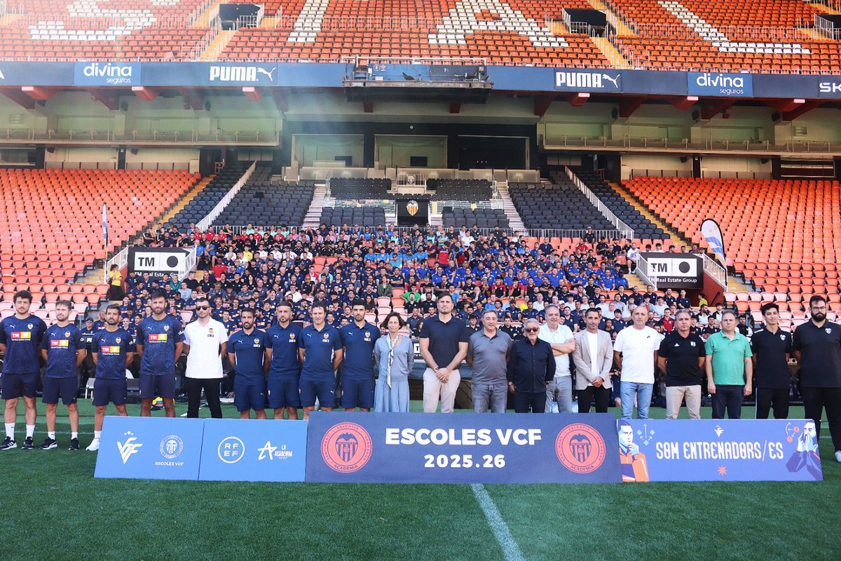 FFCV_info's tweet photo. ENTRENADORS |

🎓⭐️𝘿𝙖𝙫𝙞𝙙 𝙂𝙤𝙧𝙙𝙤 𝙮 𝙈𝙖𝙧𝙞́𝙖 𝙍𝙪𝙞𝙯 𝙙𝙚 𝙊𝙣̃𝙖, 𝙥𝙤𝙣𝙚𝙣𝙩𝙚𝙨 𝙙𝙚 𝙡𝙪𝙟𝙤 𝙚𝙣 𝙡𝙖 𝙅𝙤𝙧𝙣𝙖𝙙𝙖 𝙙𝙚 𝘼𝙘𝙩𝙪𝙖𝙡𝙞𝙯𝙖𝙘𝙞𝙤́𝙣 𝙥𝙖𝙧𝙖 𝙚𝙣𝙩𝙧𝙚𝙣𝙖𝙙𝙤𝙧𝙚𝙨 𝙤𝙧𝙜𝙖𝙣𝙞𝙯𝙖𝙙𝙖 𝙥𝙤𝙧 𝙡𝙖 𝙁𝙁𝘾𝙑 𝙮 𝙥𝙤𝙧 𝙚𝙡 𝙑𝙖𝙡𝙚𝙣𝙘𝙞𝙖 𝘾𝙁 𝙚𝙣 𝙈𝙚𝙨𝙩𝙖𝙡𝙡𝙖

@Academia_VCF @AcademiaRFEF 👋 🫂

🔗 https://t.co/SSr7W9yf0N

#somEntrenadors #somFutbol
