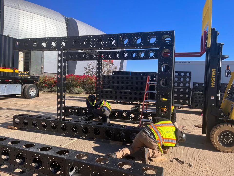 ADAPTIV_ss's tweet photo. Remember building wild creations w/your childhood erector set? 🏗️

Now imagine it on an event-sized scale.

With @ModTruss &amp; ADAPTIV’s expansive structure inventory, modular design meets limitless possibilities — pushing builds far beyond the blueprint.
https://t.co/UO9yqaa66L https://t.co/RmTcu3d4Eq