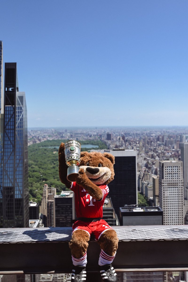 FCBayernUS's tweet photo. Berni celebrating the double in the Big Apple🗽🏆🏆 https://t.co/r9vUZwXJ5z