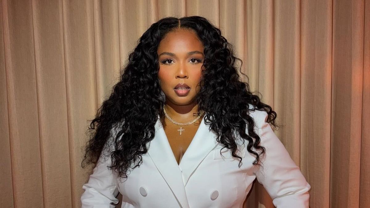 The Lizzo Club tweet media
