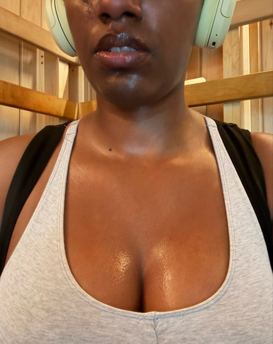 blk pam anderson. 🪩 tweet media