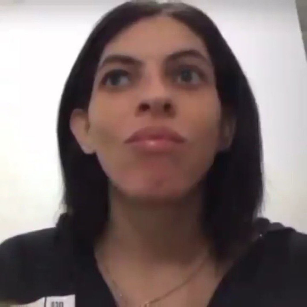 endistann's tweet photo. queria entender a obsessão dessas meninas na vida amorosa/sexual da Alanis. descobrem que supostamente ela vai passar as férias na Europa e a primeira coisa que pensam é no tanto de gente que ela vai pegar, além de ficarem monitorando as curtidas dela. que coisa estranha. https://t.co/Lbt3jcnTxk