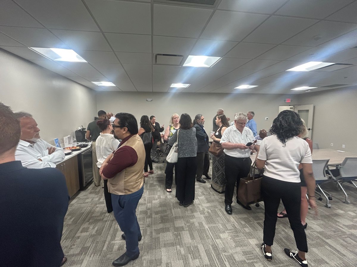 HNWCC's tweet photo. Thank you to the wonderful people at Home Bank for hosting us this morning for today's networking breakfast! We loved seeing your new location(again) and can't wait to be back! https://t.co/nTporcVOcH
