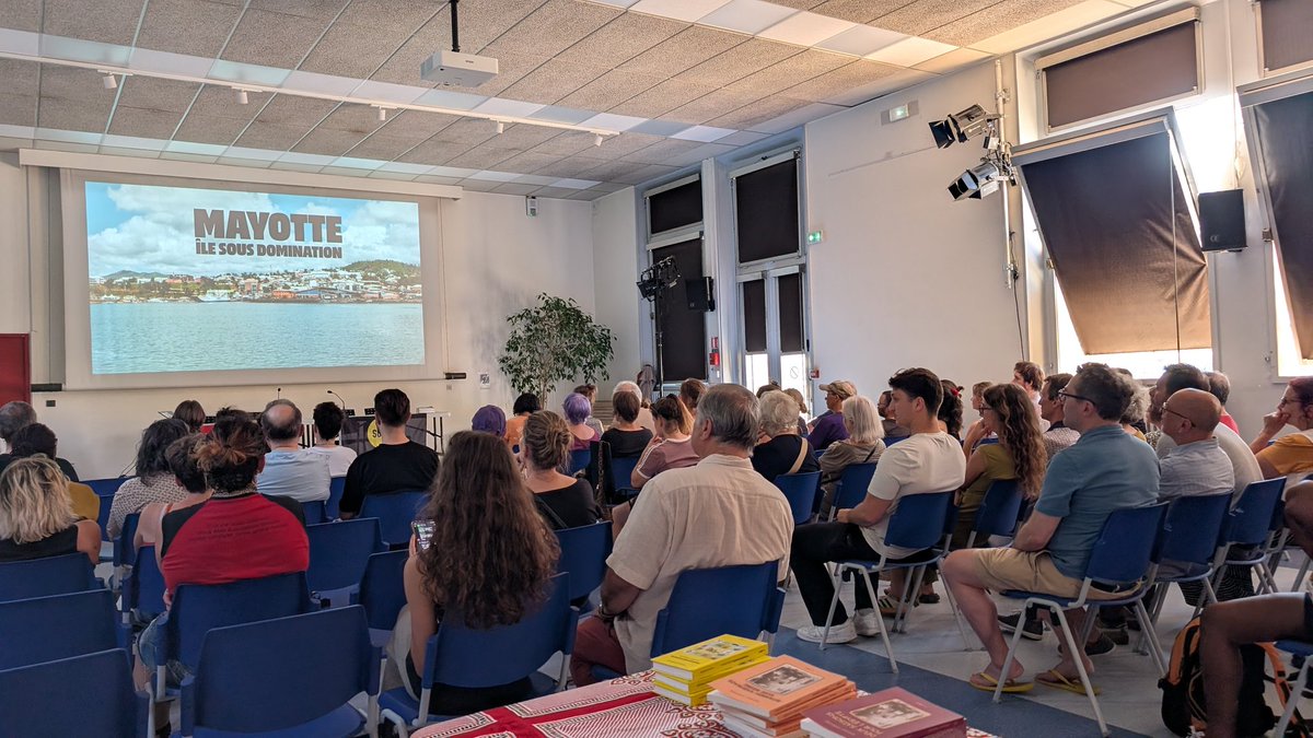 RP_Rhone_Alpes's tweet photo. 📽️ GRENOBLE | Succès ! 80 personnes réunies ce soir pour la projection-débat autour du documentaire « Mayotte, île sous domination », consacré au traitement colonial imposé à l’île après le passage du cyclone Chido en 2024 https://t.co/j0tH0T82o5
