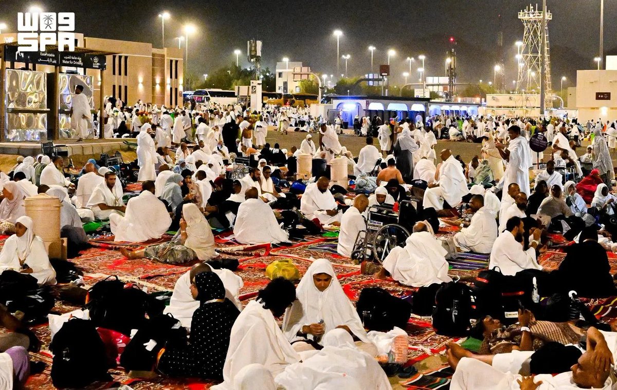 makkahregion's tweet photo. بعد أن منّ الله عليهم بالوقوف على صعيد عرفات..
حجاج بيت الله الحرام يستقرون في مشعر مزدلفة https://t.co/1O48dDB5yo
