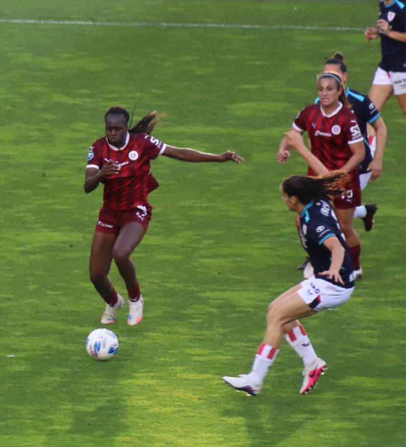 AytoLogrono's tweet photo. ⚽️🎽| El @DUXLogrono se ha despedido hoy de su afición con el último partido de la temporada en casa, que se ha saldado con derrota ante el Athletic Club de Bilbao (0-2).
¡Nos volvemos a ver la próxima temporada en #LasGaunas en @LigaF_oficial, equipazo! 💪🏻
#GoDux https://t.co/4LwfSJMYdv